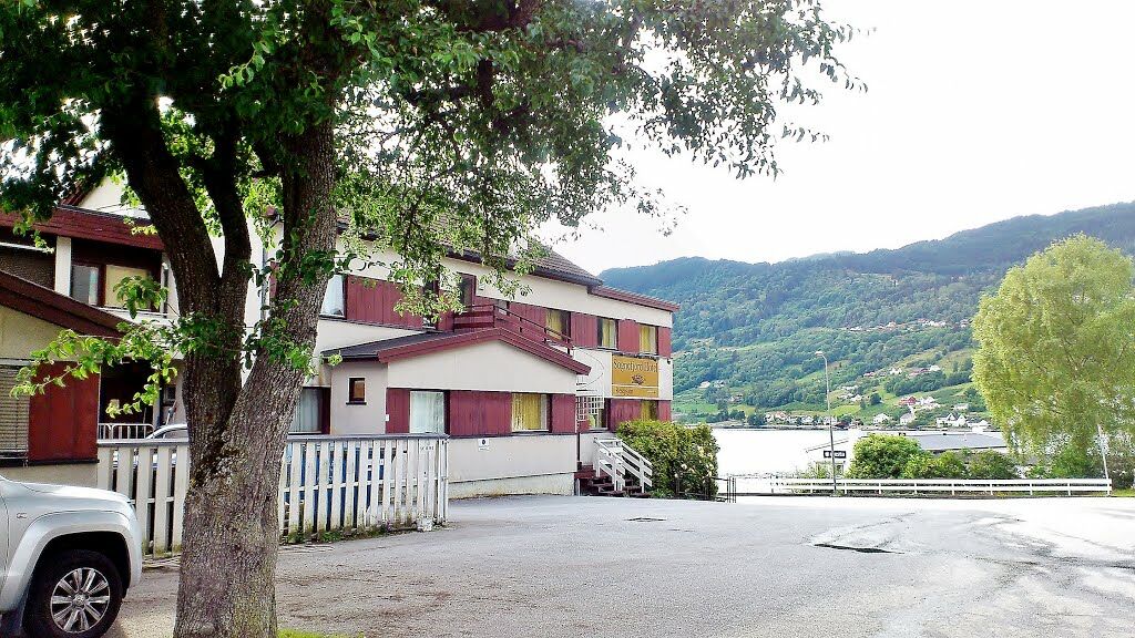 Sognefjord Hotel Hermansverk Extérieur photo